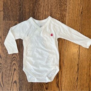 Petit Bateau Kimono White Long Sleeve Bodysuit Onesiewith Red Sailboat Logo 6 mo